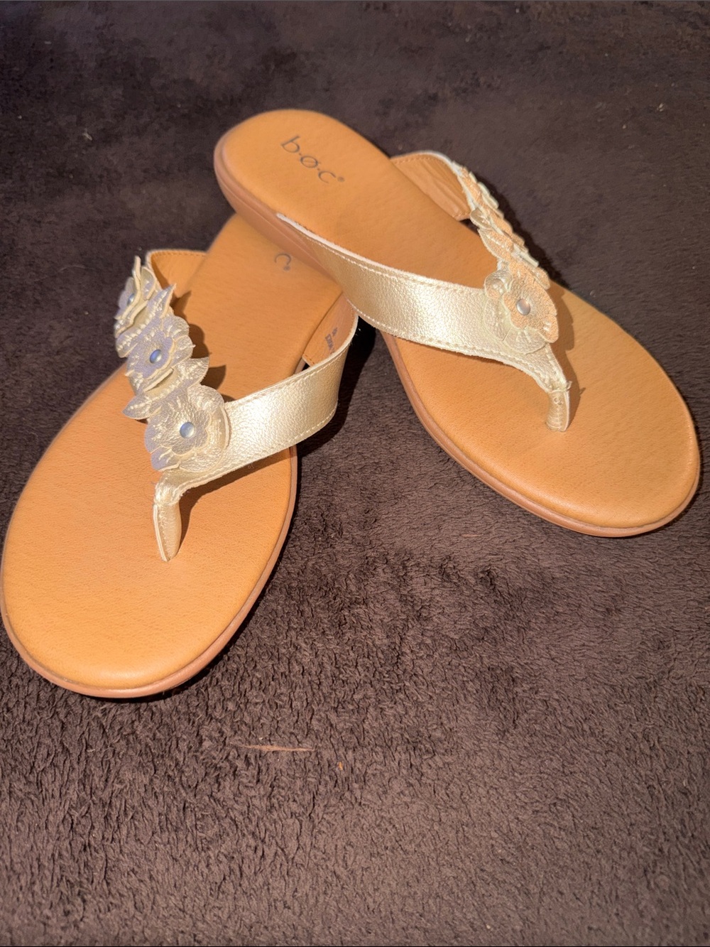 Like new BOC (boc) gold floral faux leather sandals (8M) - Picture 1 of 8